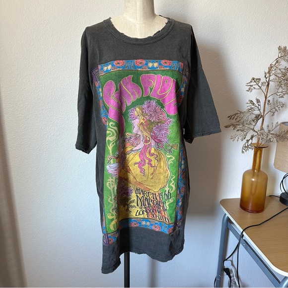 One left! UO Pink Floyd London Tour T-Shirt Dress - Picture 5 of 8